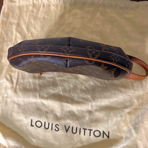 Louis Vuitton Brown Monogram Shoulder Bag - Picture 8 of 14